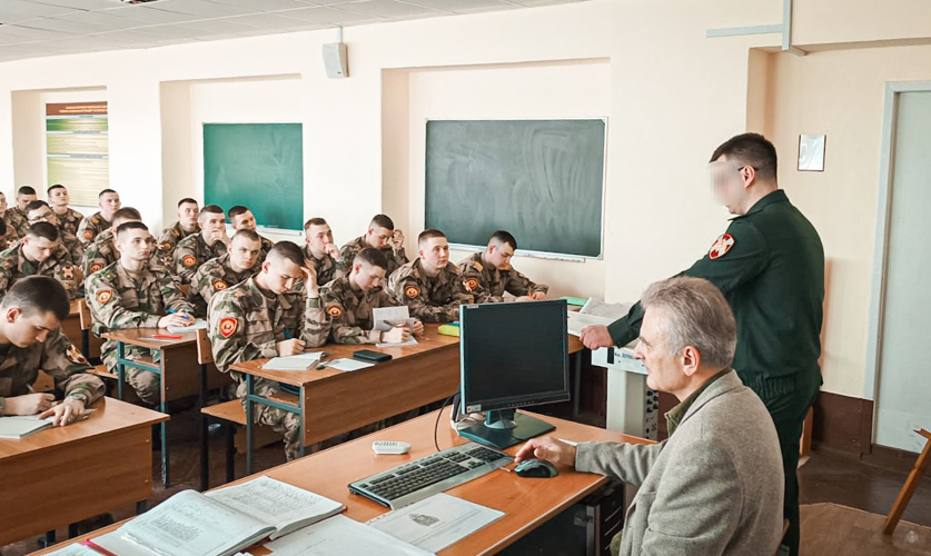 Офицер Северо-Западного округа Росгвардии принял участие в проведении лекции с курсантами Академии войск национальной гвардии по дисциплине «Уголовное право»