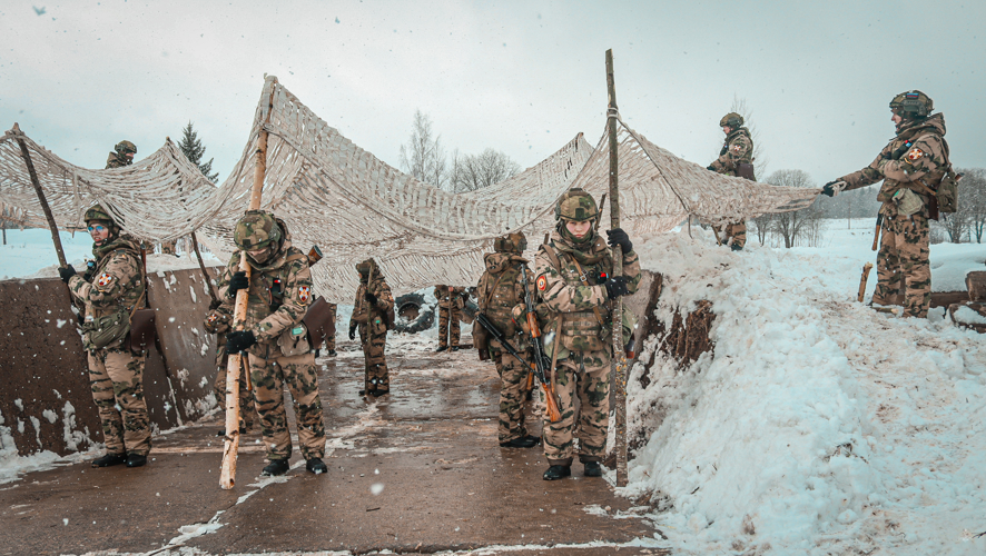 Несмотря на затянувшуюся весну, учебный процесс в Военной академии Росгвардии не прекращается ни на минуту
