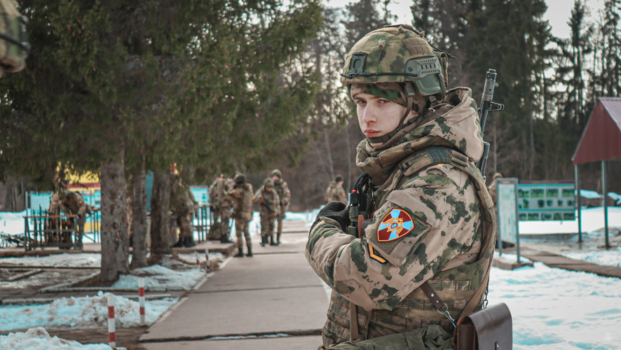 Несмотря на затянувшуюся весну, учебный процесс в Военной академии Росгвардии не прекращается ни на минуту