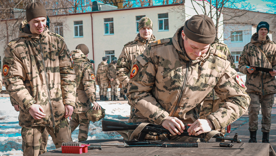 Несмотря на затянувшуюся весну, учебный процесс в Военной академии Росгвардии не прекращается ни на минуту