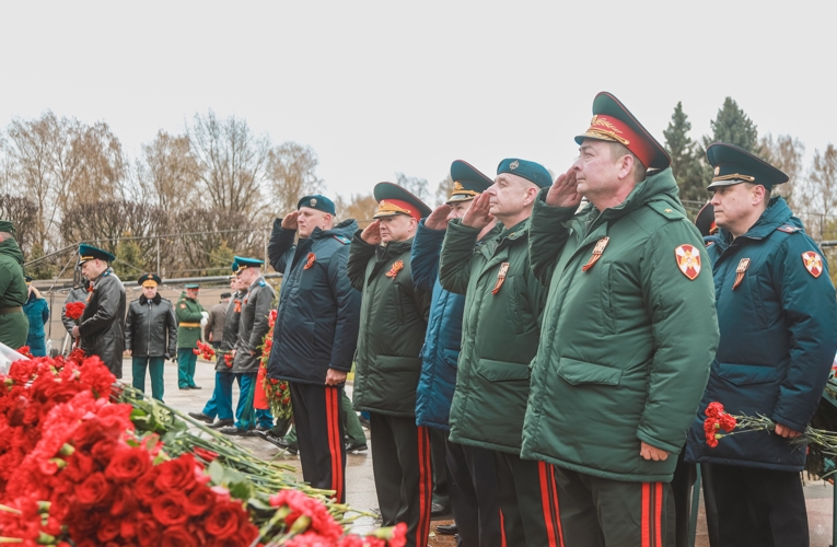 Церемония, приуроченная к 80-й годовщине Победы в Великой Отечественной войне на Пискаревском мемориальном кладбище