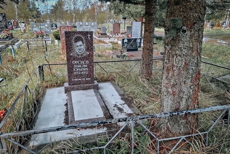 "Мы помним!" - военнослужащие Военной академии Росгвардии навели порядок в местах воинских захоронений