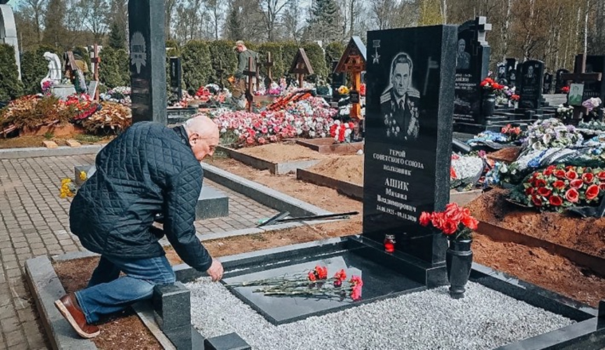 "Мы помним!" - военнослужащие Военной академии Росгвардии навели порядок в местах воинских захоронений