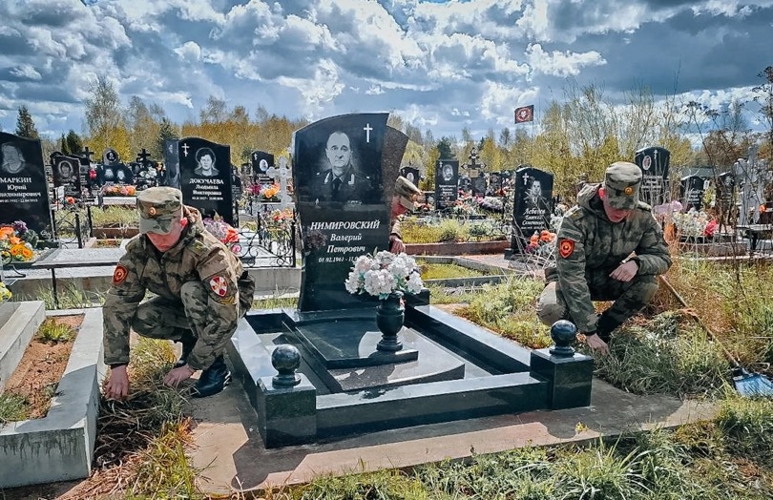 "Мы помним!" - военнослужащие Военной академии Росгвардии навели порядок в местах воинских захоронений