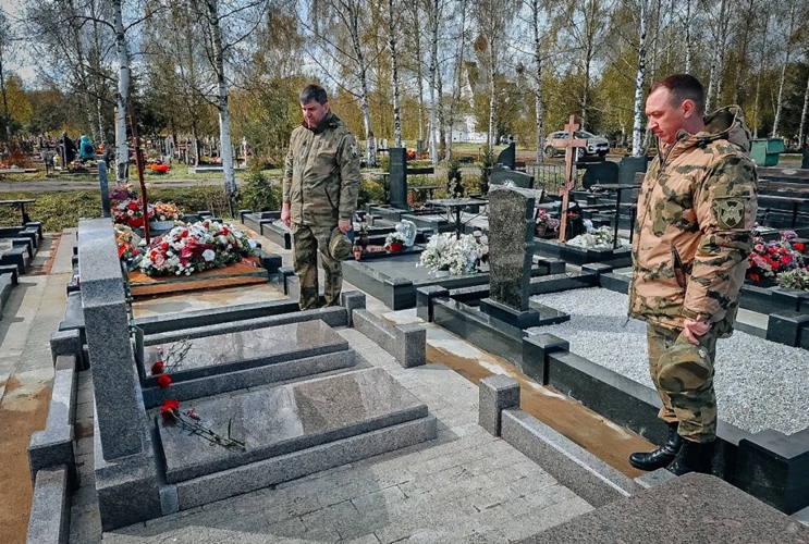 "Мы помним!" - военнослужащие Военной академии Росгвардии навели порядок в местах воинских захоронений