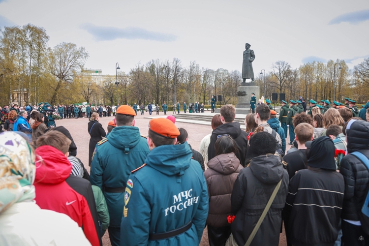 В Санкт-Петербурге почтили память "Маршала Победы" Георгия Жукова и открыли бюст Дважды Герою Советского Союза маршалу Матвею Захарову
