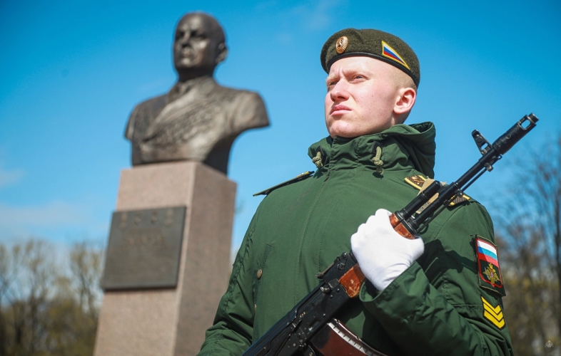 В Санкт-Петербурге почтили память "Маршала Победы" Георгия Жукова и открыли бюст Дважды Герою Советского Союза маршалу Матвею Захарову