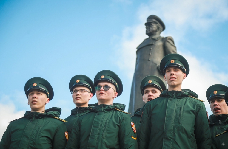 В Санкт-Петербурге почтили память "Маршала Победы" Георгия Жукова и открыли бюст Дважды Герою Советского Союза маршалу Матвею Захарову