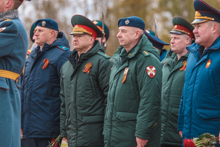 Церемония, приуроченная к 80-й годовщине Победы в Великой Отечественной войне на Пискаревском мемориальном кладбище
