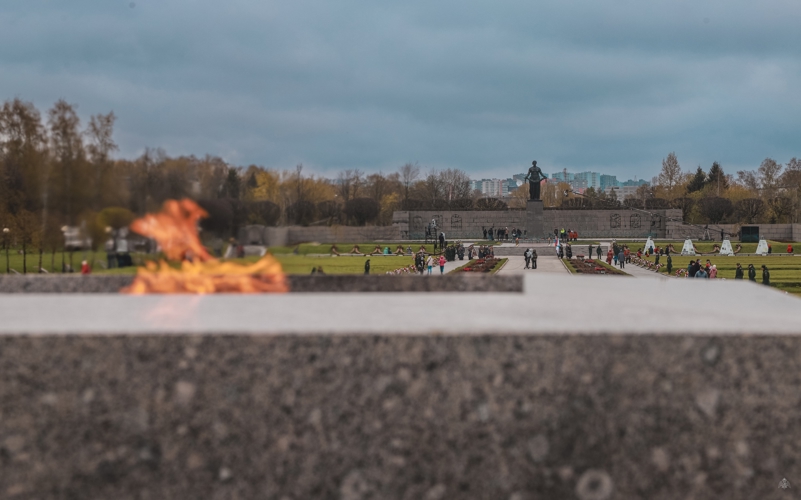 Церемония, приуроченная к 80-й годовщине Победы в Великой Отечественной войне на Пискаревском мемориальном кладбище