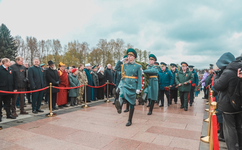 Церемония, приуроченная к 80-й годовщине Победы в Великой Отечественной войне на Пискаревском мемориальном кладбище