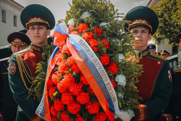 Академия войск национальной гвардии приняла участие в торжественно-траурном митинге на Пискаревском мемориальном кладбище