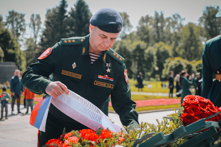 Академия войск национальной гвардии приняла участие в торжественно-траурном митинге на Пискаревском мемориальном кладбище