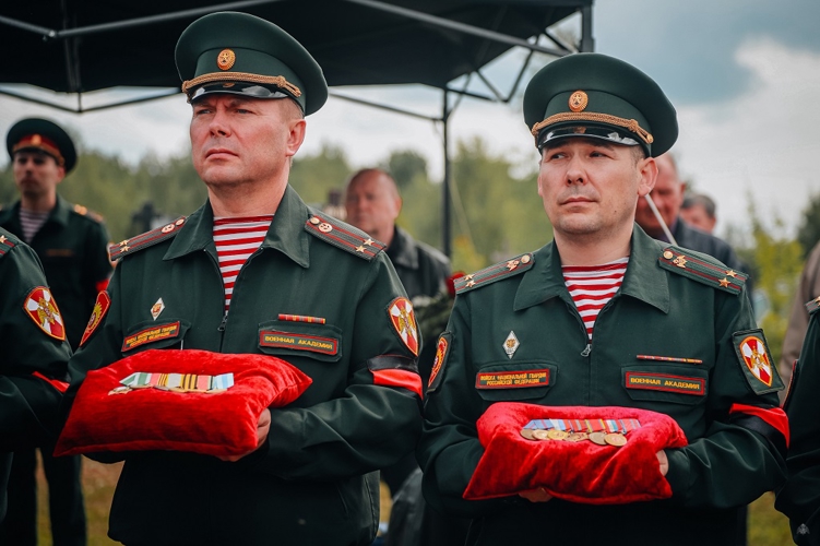РОСГВАРДЕЙЦЫ ОТДАЛИ ПОЧЕСТИ НА ПОХОРОНАХ ВЕТЕРАНА ВЕЛИКОЙ ОТЕЧЕСТВЕННОЙ ВОЙНЫ ПОЛКОВНИКА В ОТСТАВКЕ ВЛАДИМИРА СЛЕПОВА