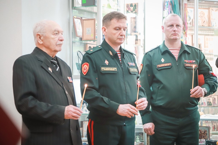 РОСГВАРДЕЙЦЫ ОТДАЛИ ПОЧЕСТИ НА ПОХОРОНАХ ВЕТЕРАНА ВЕЛИКОЙ ОТЕЧЕСТВЕННОЙ ВОЙНЫ ПОЛКОВНИКА В ОТСТАВКЕ ВЛАДИМИРА СЛЕПОВА