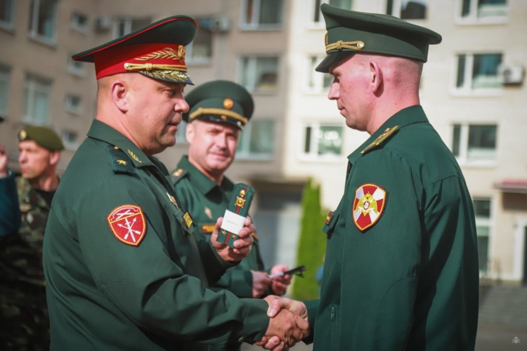 Будущим офицерам Академии войск национальной гвардии вручили лейтенантские погоны