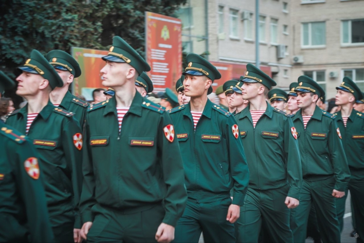Будущим офицерам Академии войск национальной гвардии вручили лейтенантские погоны