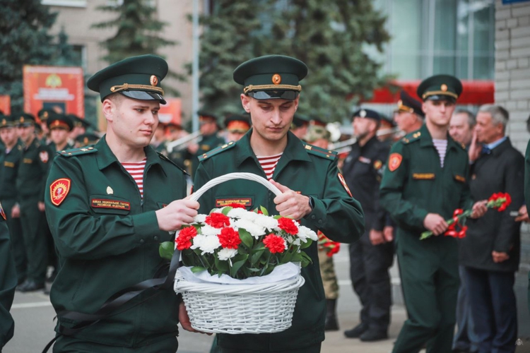 Будущим офицерам Академии войск национальной гвардии вручили лейтенантские погоны
