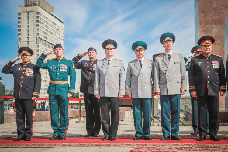 Первый выпуск офицеров Военной ордена Жукова академии войск национальной гвардии Российской Федерации состоялся в Санкт-Петербурге