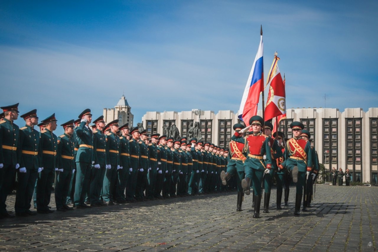 Первый выпуск офицеров Военной ордена Жукова академии войск национальной гвардии Российской Федерации состоялся в Санкт-Петербурге