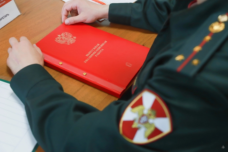 Будущие лейтенанты Академии войск национальной гвардии приступили к защите выпускных квалификационных работ