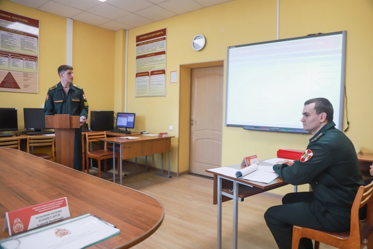 Будущие лейтенанты Академии войск национальной гвардии приступили к защите выпускных квалификационных работ