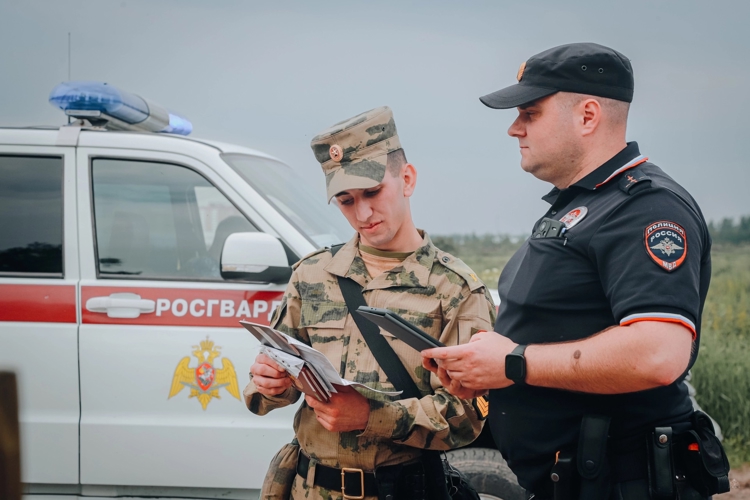 В Санкт-Петербурге трое иностранцев, нарушивших правила въезда в Россию и пытавшихся скрыться, были задержаны курсантами Военной академия Росгвардии