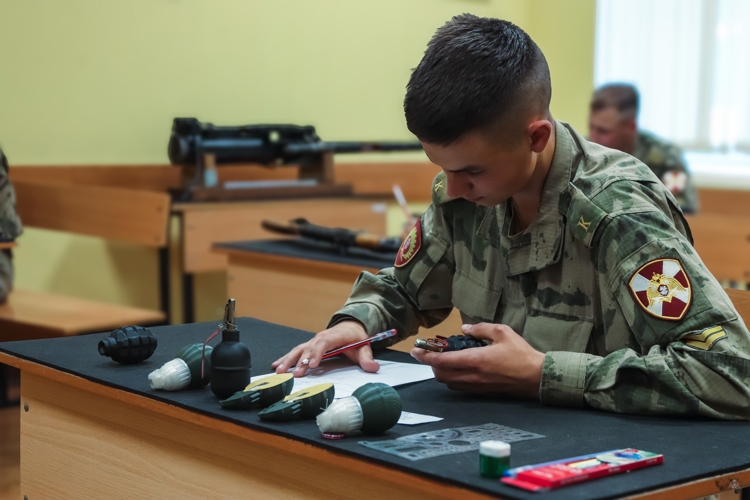 Курсанты командного факультета Военной ордена Жукова академии войск национальной гвардии Российской Федерации приступили к сдаче зачёта по дисциплине «Огневая подготовка».