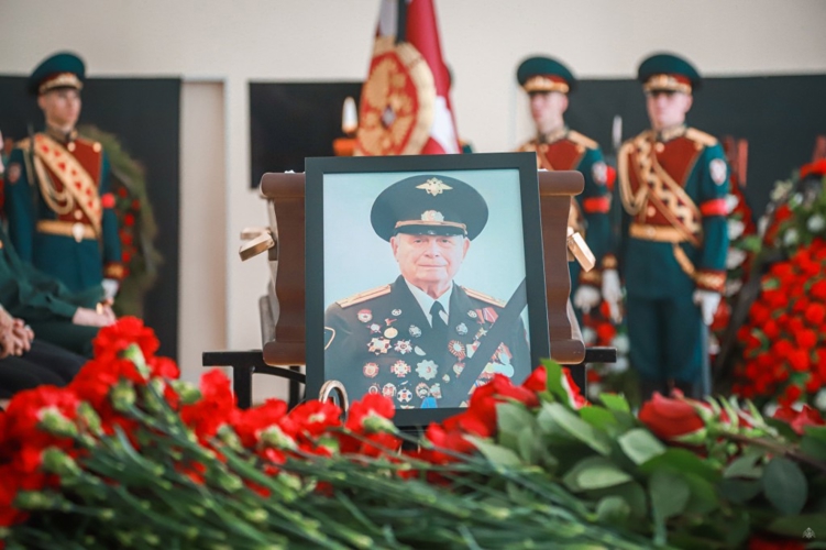 РОСГВАРДЕЙЦЫ ОТДАЛИ ПОЧЕСТИ НА ПОХОРОНАХ ВЕТЕРАНА ВЕЛИКОЙ ОТЕЧЕСТВЕННОЙ ВОЙНЫ ПОЛКОВНИКА В ОТСТАВКЕ ВЛАДИМИРА СЛЕПОВА