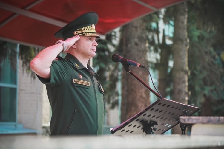 В Военной академии Росгвардии состоялся торжественный ритуал вручения оружия молодому пополнению военнослужащих по призыву