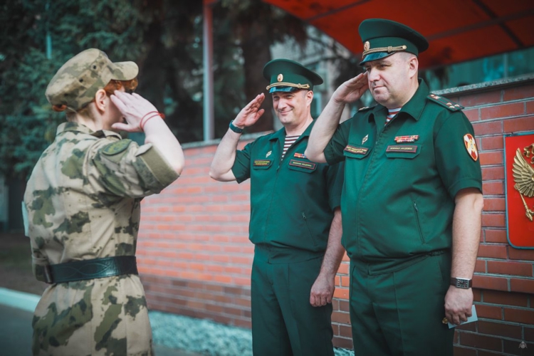 В День образования тыловых подразделений на плацу Академии войск национальной гвардии торжественно наградили специалистов тыла вуза