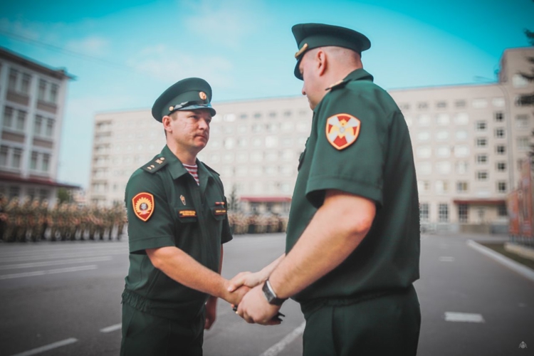В День образования тыловых подразделений на плацу Академии войск национальной гвардии торжественно наградили специалистов тыла вуза