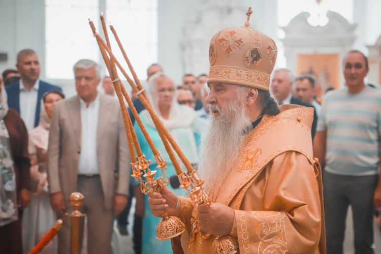 Воскресенский Смольный собор  отметил 190-летие с момента своего освящения