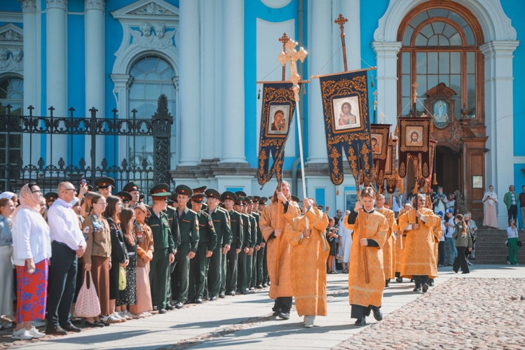 Воскресенский Смольный собор  отметил 190-летие с момента своего освящения