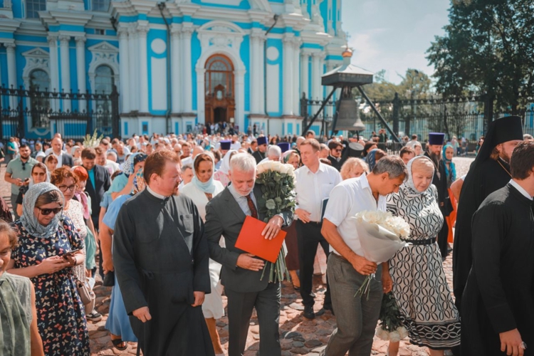 Воскресенский Смольный собор  отметил 190-летие с момента своего освящения