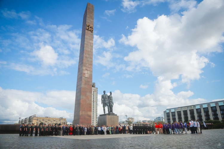 В Санкт-Петербурге состоялись торжественные и памятные мероприятия, посвященные Дню окончания Ленинградской битвы.