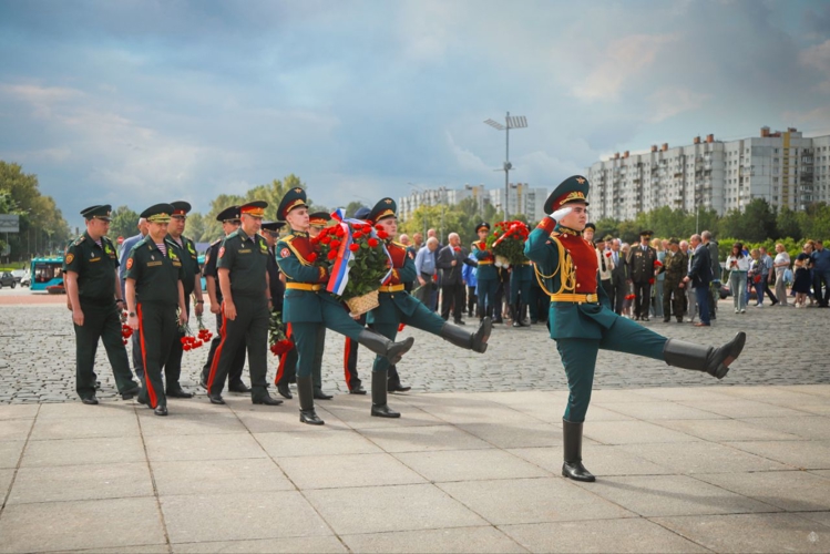 В Санкт-Петербурге состоялись торжественные и памятные мероприятия, посвященные Дню окончания Ленинградской битвы.