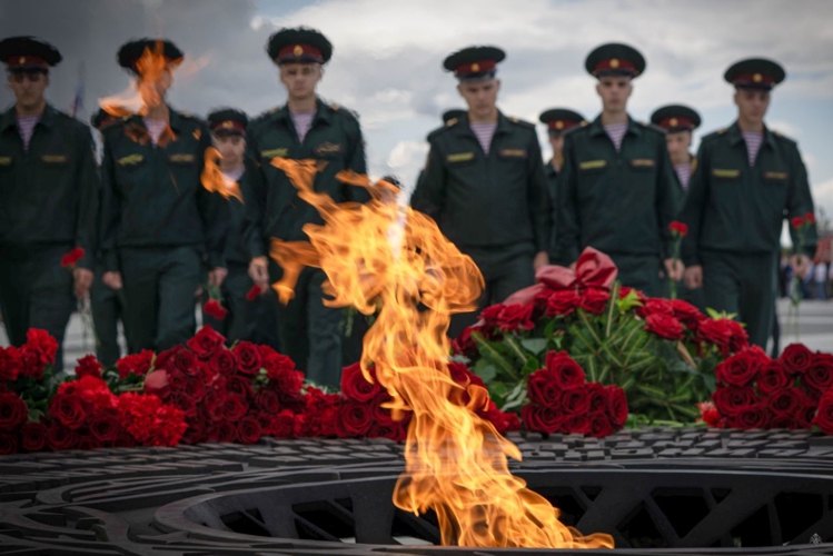 Священный долг памяти: военнослужащие батальона возложили цветы к мемориалу "Мирным гражданам Советского союза"