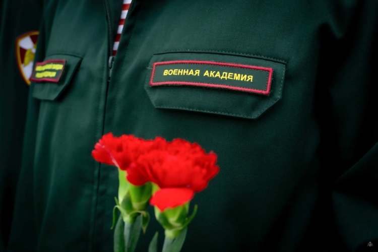 Священный долг памяти: военнослужащие батальона возложили цветы к мемориалу "Мирным гражданам Советского союза"