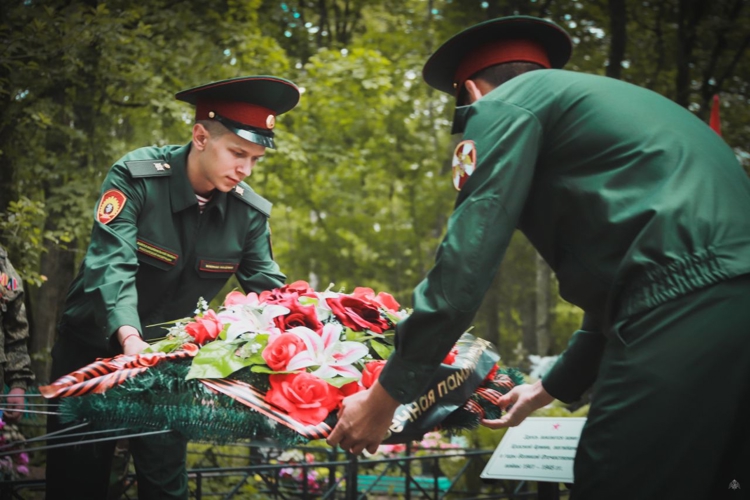 В Ленинградской области росгвардейцы отдали последние почести павшим в годы Великой Отечественной войны бойцам советской армии