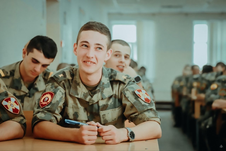 Акцию "Час курсантского письма" провели для первокурсников в учебном центре Военной академии Росгвардии 