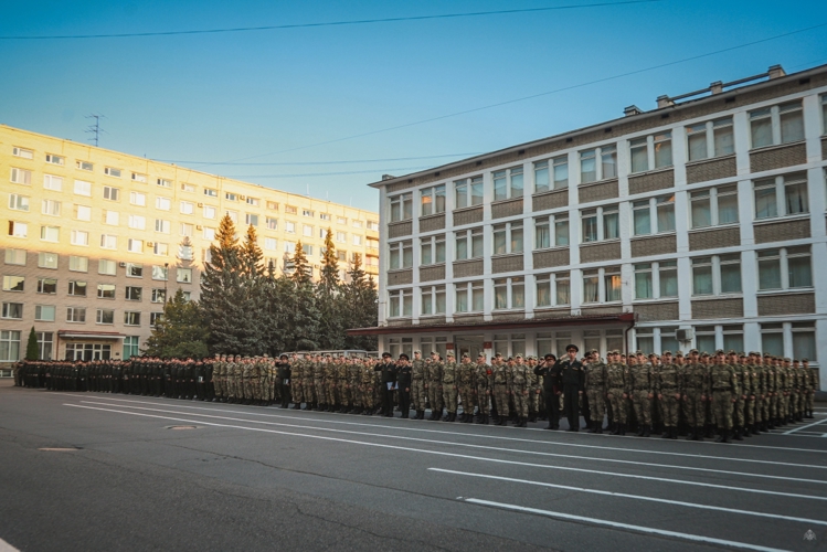  Вечерняя поверка с участием всего личного состава прошла в Военной академии Росгвардии