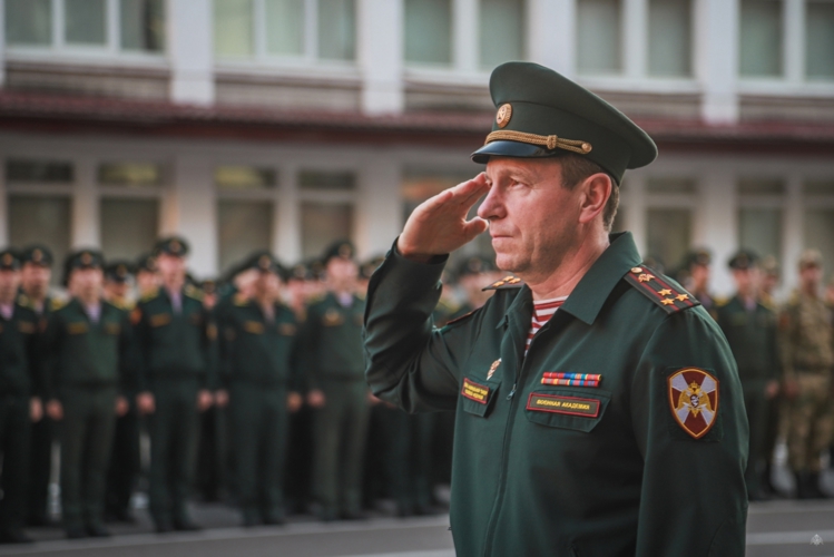  Вечерняя поверка с участием всего личного состава прошла в Военной академии Росгвардии