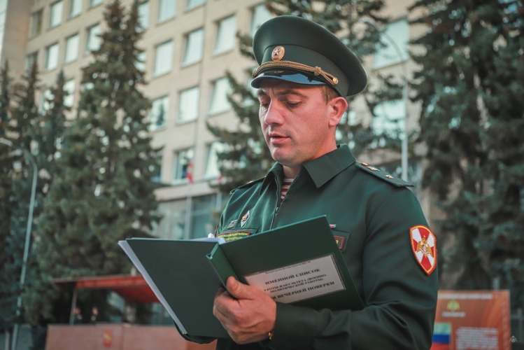  Вечерняя поверка с участием всего личного состава прошла в Военной академии Росгвардии