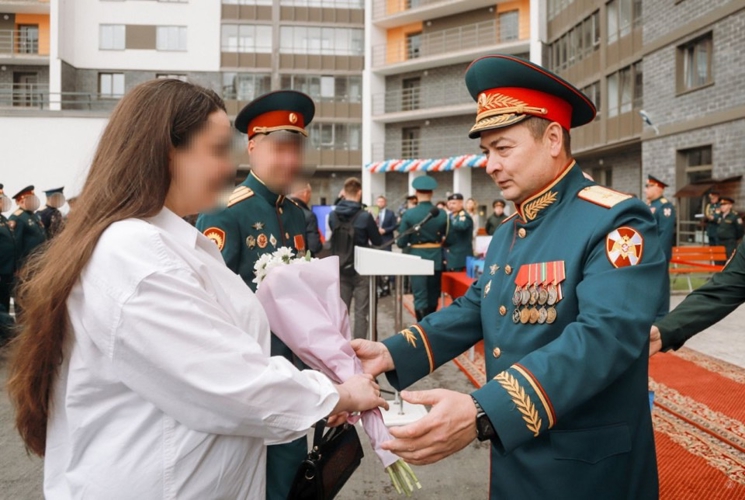Ключи от новых квартир вручили росгвардейцам в Санкт-Петербурге 