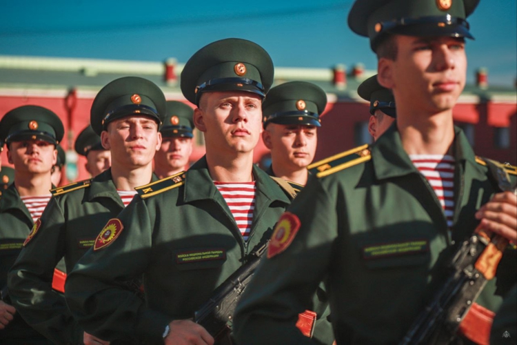 Генерал-полковник Алексей Воробьёв поздравил первокурсников Военной академии Росгвардии с принятием военной присяги (видео)