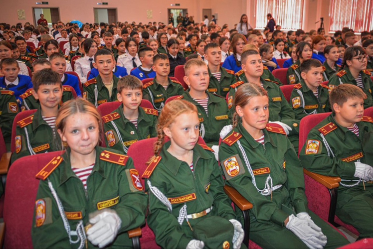 В Башкортостане начальник Военной академии Росгвардии генерал-майор Андрей Кийко наградил финалистов спартакиады «Готов служить Отечеству»