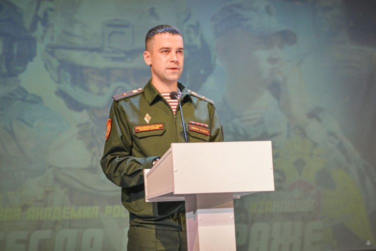 В Башкортостане начальник Военной академии Росгвардии генерал-майор Андрей Кийко наградил финалистов спартакиады «Готов служить Отечеству»