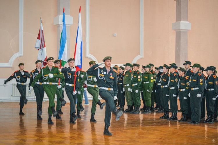 В Башкортостане начальник Военной академии Росгвардии генерал-майор Андрей Кийко наградил финалистов спартакиады «Готов служить Отечеству»
