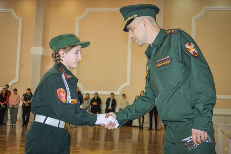 В Башкортостане начальник Военной академии Росгвардии генерал-майор Андрей Кийко наградил финалистов спартакиады «Готов служить Отечеству»